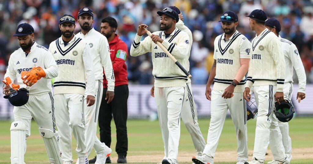 Indian players leave field after defeat vs England