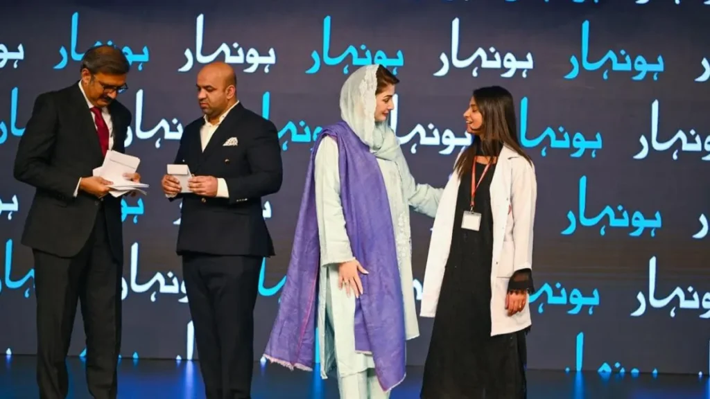 Chief Minister Punjab presenting Honhaar Scholarship awards to deserving students during the 2nd round of the 2025 ceremony
